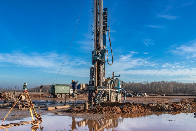 drilling-rig-close-up-construction-site-deep-hole-drilling-extraction-minerals-oil-gas-working-process